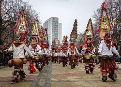 Vòng quanh thế giới: Những truyền thống kì lạ nhất trong mùa đông