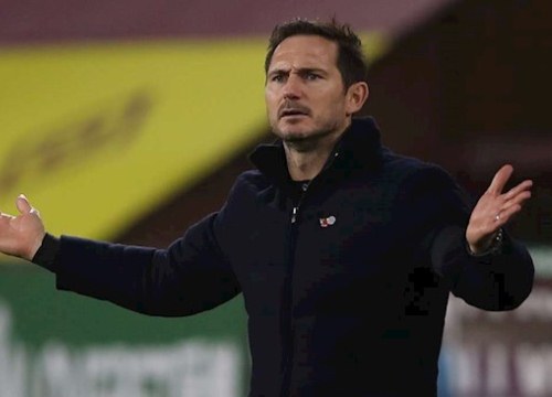 Abraham đang gây ra một vấn đề lớn cho Lampard!