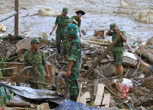 Chưa kịp gượng dậy, lại lo bão đến