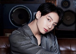 Jungkook biến thành "boy bán loa" trong teaser của BTS, fan "xỉu ngang" trước visual siêu cấp đẹp trai nhưng vẫn kịp soi hint đáng ngờ