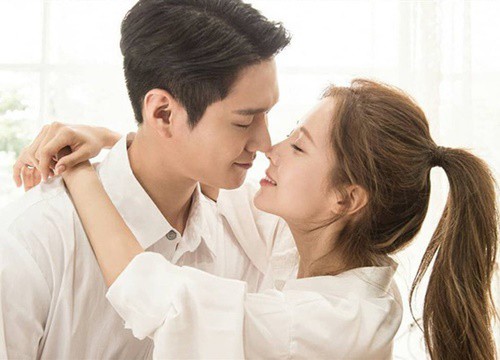 Netizen phát sốt vì ảnh cưới của Seohyun - Go Kyung Pyo ở Đời Tư: Ánh mắt tình quá chắc không chỉ là diễn đâu ha!