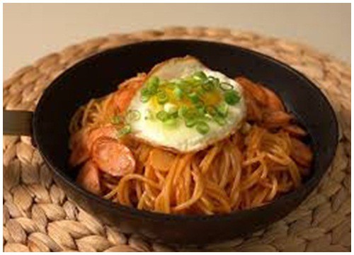 Phiên bản mì spaghetti xúc xích đơn giản mà ngon