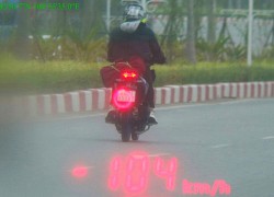 Tài xế xe máy chạy 104 km/h, lao thẳng vào CSGT