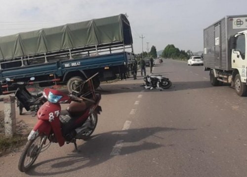 Đâm trúng xe tập lái đang sang đường, nam thanh niên đi SH nguy kịch