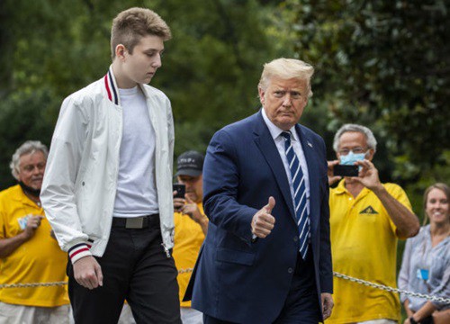 "Hoàng tử nhà trắng" Barron Trump: 14 tuổi cao hơn 2m, trổ mã tài tử