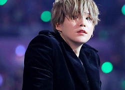 Big Hit thông báo Suga vừa phẫu thuật vai, rất có thể sẽ vắng mặt trong đợt quảng bá sắp tới của BTS khiến fan lo lắng tột độ