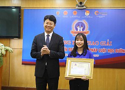 Nữ sinh Huế đạt giải nhất cuộc thi Pháp luật học đường