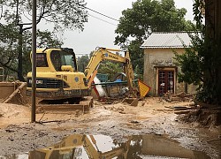 Quảng Trị: Lũ đi qua, trường học miền núi vẫn ngổn ngang bùn đất