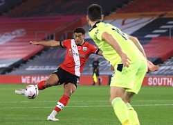 Southampton vươn lên dẫn đầu Premier League