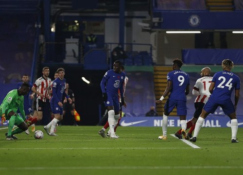 Thắng ngược đội bét bảng, Chelsea vào Top 3 Premier League