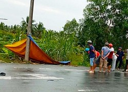 Thi thể cháy đen cạnh xe máy trơ khung