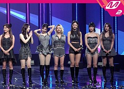 TWICE hát encore mà căng thẳng, sợ sệt như lên bảng trả bài, bị "ném đá" nhiều đến mức ám ảnh và mất sạch tự tin rồi?