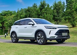 Xe 'tàu' Beijing X7 giá rẻ và đầy ắp công nghệ: Có nên mua?