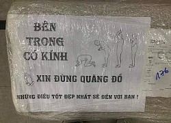 Bên trong có đồ dễ vỡ, chủ shop dán ảnh 'xin đừng quăng đồ' cùng động tác 'quỳ lạy' khiến ship nhìn cũng không dám quăng