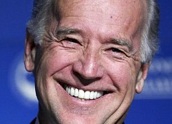 Joe Biden làm răng, cấy tóc để giữ phong độ ở tuổi 77