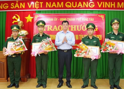 Khen thưởng cá nhân, tập thể phá án ma túy