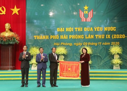 Thành phố Hải Phòng nhận Cờ thi đua của Chính phủ