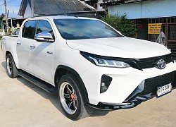 Xem dân Thái "chơi lớn", độ đầu Toyota Fortuner Legender cho Hilux