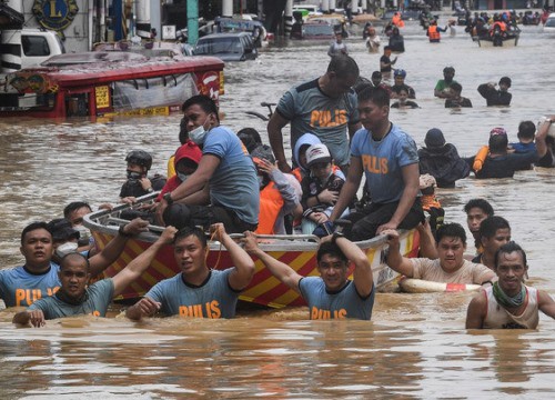 54 người chết, hàng nghìn người mắc kẹt vì bão Vamco ở Philippines