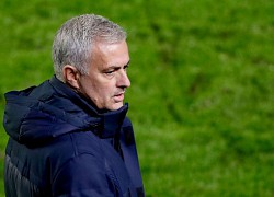 Án phạt từ UEFA bỗng dưng rơi xuống đầu Mourinho và Tottenham