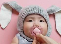 Bé 2 tuổi suốt ngày &#8220;chu mỏ&#8221;, mẹ khen dễ thương nhưng bà nội bế thẳng vào viện khám