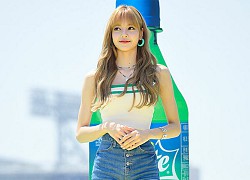 Biết Lisa (BLACKPINK) là thánh body, nhưng Knet vẫn phát sốt vì đôi chân siêu thực của cô ngoài đời: Ai tin chỉ cao 1m67?