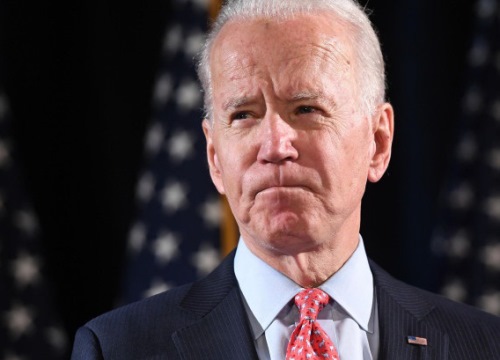 Biden bị gây áp lực để làm chuyện này giữa cuộc chiến pháp lý với Trump