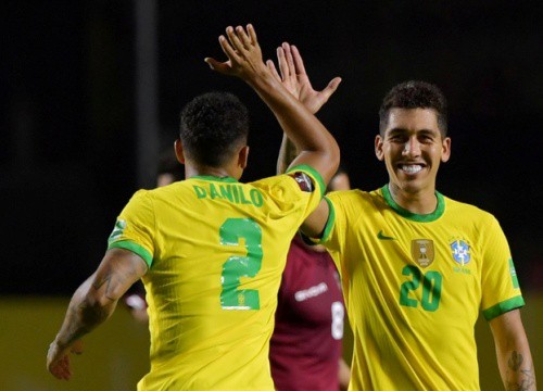 Firmino tỏa sáng giúp Brazil dẫn đầu vòng loại World Cup