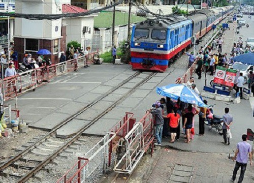 Hà Nội: Xử lý dứt điểm lối đi tự mở qua đường sắt