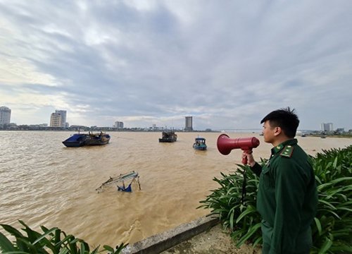 Miền Trung cấm biển, lên phương án sơ tán người dân