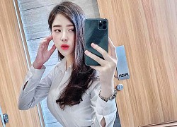 Ngồi ven đường, "văn phòng girl" nổi đình đám nhờ vòng một ngồn ngộn khi diện áo sơmi