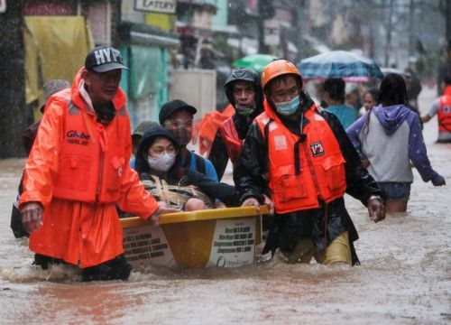 Philippines chật vật cứu hàng nghìn người dân bị cô lập vì nước lũ