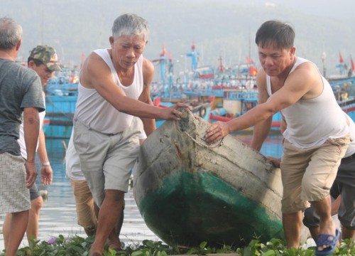 Ứng phó bão số 13: Chủ động cấm biển, sơ tán dân