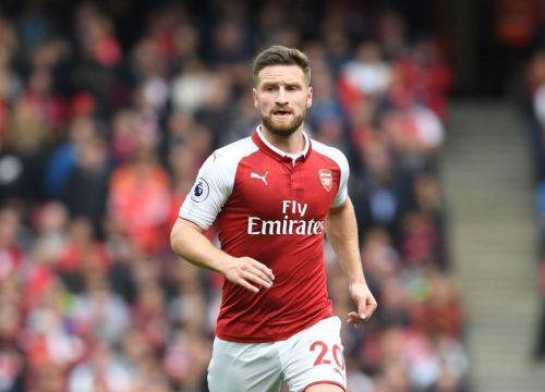 Barca cạn tiền, săn hàng giá rẻ Mustafi