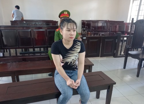 Cô gái trẻ bật khóc khi lĩnh án 9 năm tù về tội Mua bán người