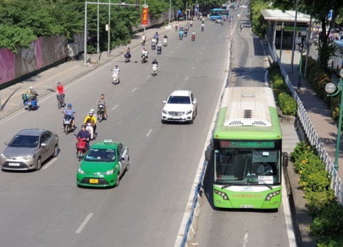 Điểm danh 10 tuyến đường Hà Nội ưu tiên tổ chức làn riêng cho xe buýt