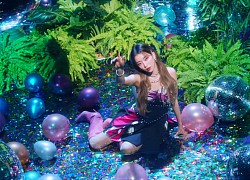 Tân binh "họ hàng xa" với TWICE vừa debut đã bị tố đạo nhái MV của Miley Cyrus, netizen quay sang "cà khịa" SM sau khi công ty lên tiếng