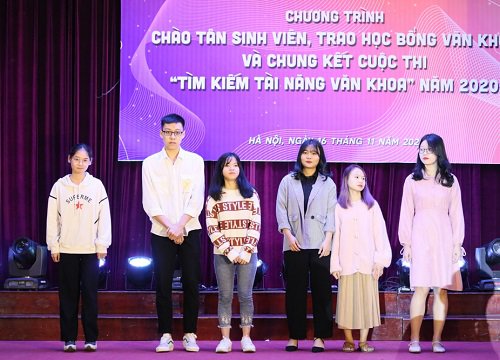 Trao học bổng Văn khoa và học bổng Đinh Gia Khánh cho sinh viên khoa Văn học