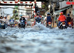 Triều cường cao hơn 1,7m, hàng loạt tuyến đường TP Hồ Chí Minh chìm sâu trong nước