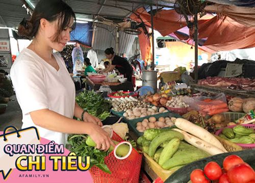 Cầm 500K đi chợ về vẫn thiếu nợ cô hàng rau 10K, thấy bản thân tiêu quá đà mẹ trẻ Hà Nội vội vàng cầu cứu để chị em