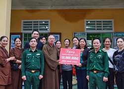 Chùa Đỏ (Hải Phòng), nhóm Phật tử tặng quà ở Quảng Trị