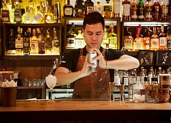 Gặp "người thầy trong giới pha rượu Hà Nội", cha đẻ của món cocktail Phở lừng danh: Làm bartender, quan tâm đến khách hàng cũng phải biết chừng mực!