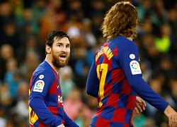 Griezmann bị CĐV Barca chặn xe và yêu cầu "tôn trọng" Messi