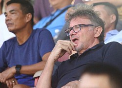 HLV Philippe Troussier lo lắng với phong độ của các cầu thủ U19 Việt Nam