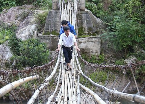 Học sinh nói thèm cơm, thầy giáo vét sạch tiền cho trò thỏa ước mơ