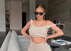 Kylie Jenner chăm diện đồ khoe eo thon