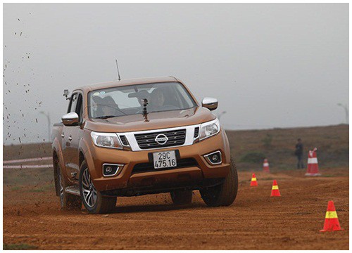 Lần đầu công bố giá bán, nhà phân phối mới của Nissan giảm giá Nissan Navara