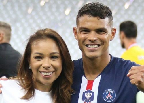 Thi đấu xa nhà, Thiago Silva bất ngờ được bà xã tặng "quà"