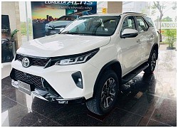 Toyota Fortuner 2021 bản nâng cấp vượt doanh số Hyundai SantaFe