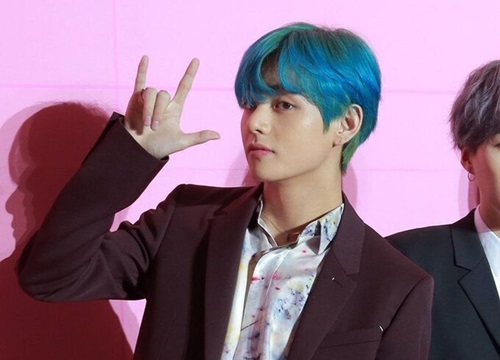 V (BTS) chứng minh visual đẳng cấp: đến cái bóng cũng đẹp như manga